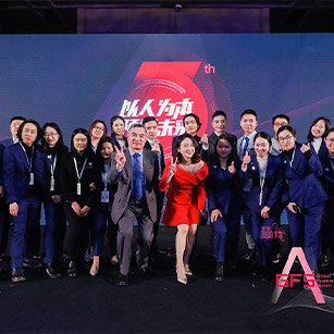 “艾問傳媒”團(tuán)裝定制