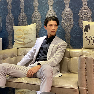 男士白色商務(wù)同款西服定制