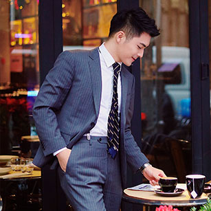 淺藍(lán)色條紋同款西服定制