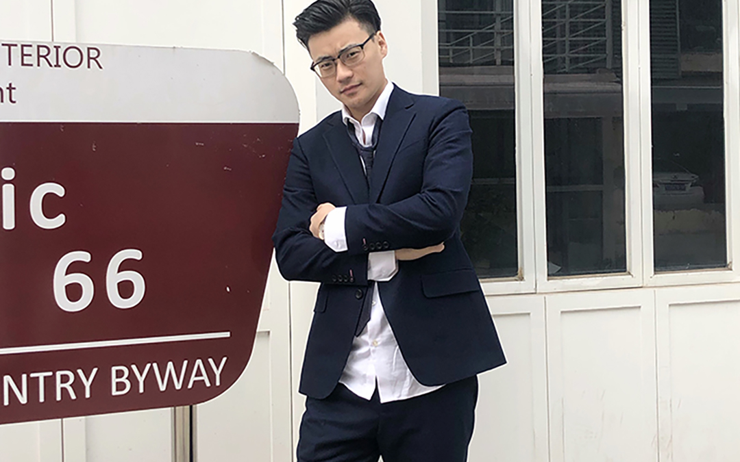 好看的男士黑色襯衫定做如何搭配