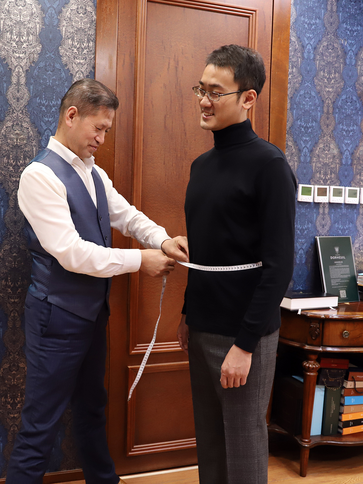 曹總8-3.jpg 白領(lǐng)職業(yè)裝多少西裝定做怎么選